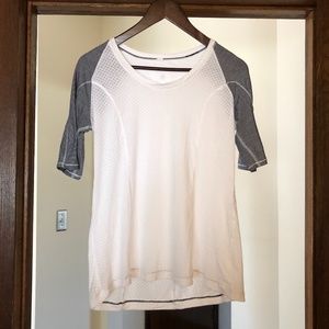 Lulu Lemon mesh B&W quarter sleeve top W's L